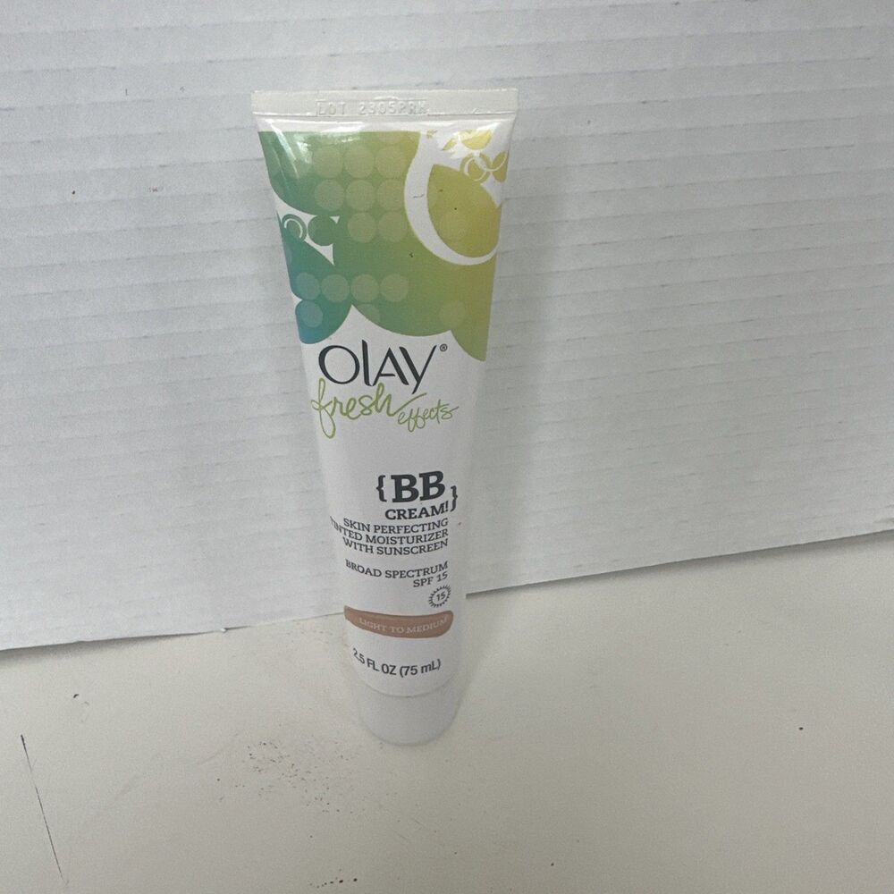 Olay Fresh Effects Skin Perfecting SPF 15 BB Cream Light To Medium RARE/HTF